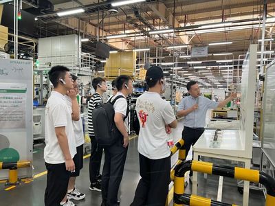 清華大學(xué)研學(xué)團到訪舍弗勒南京工廠參觀交流，深化技術(shù)合作與人才培養(yǎng)