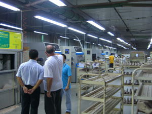 愛瑪與巴西多家著名鞋楦廠進行實地技術(shù)交流，引領(lǐng)制鞋新篇章